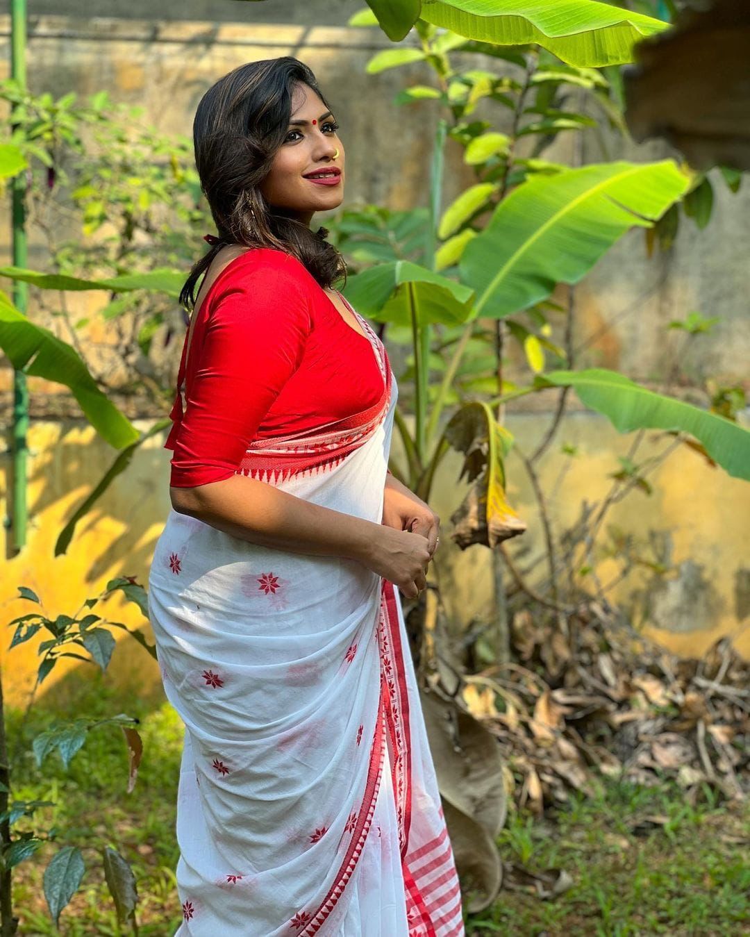 White Red Cotton Saree with Traditional Border
