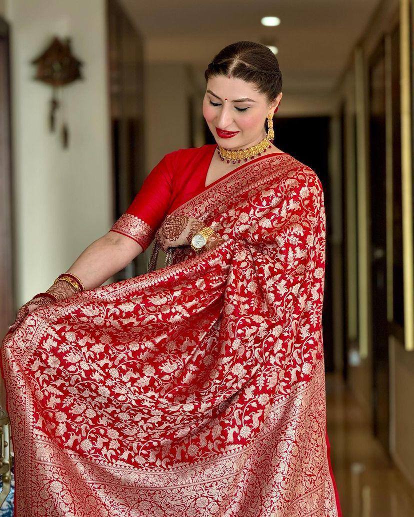 Enchanting Lightweight Banarasi Saree in Lichi Silk – Perfect for Weddings & Festive Occasions
