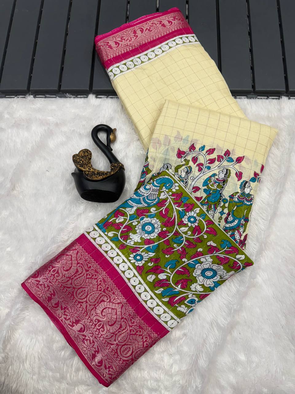 Tradivibe Saree Crafted with Printed Checks and Kalamkari Pallu