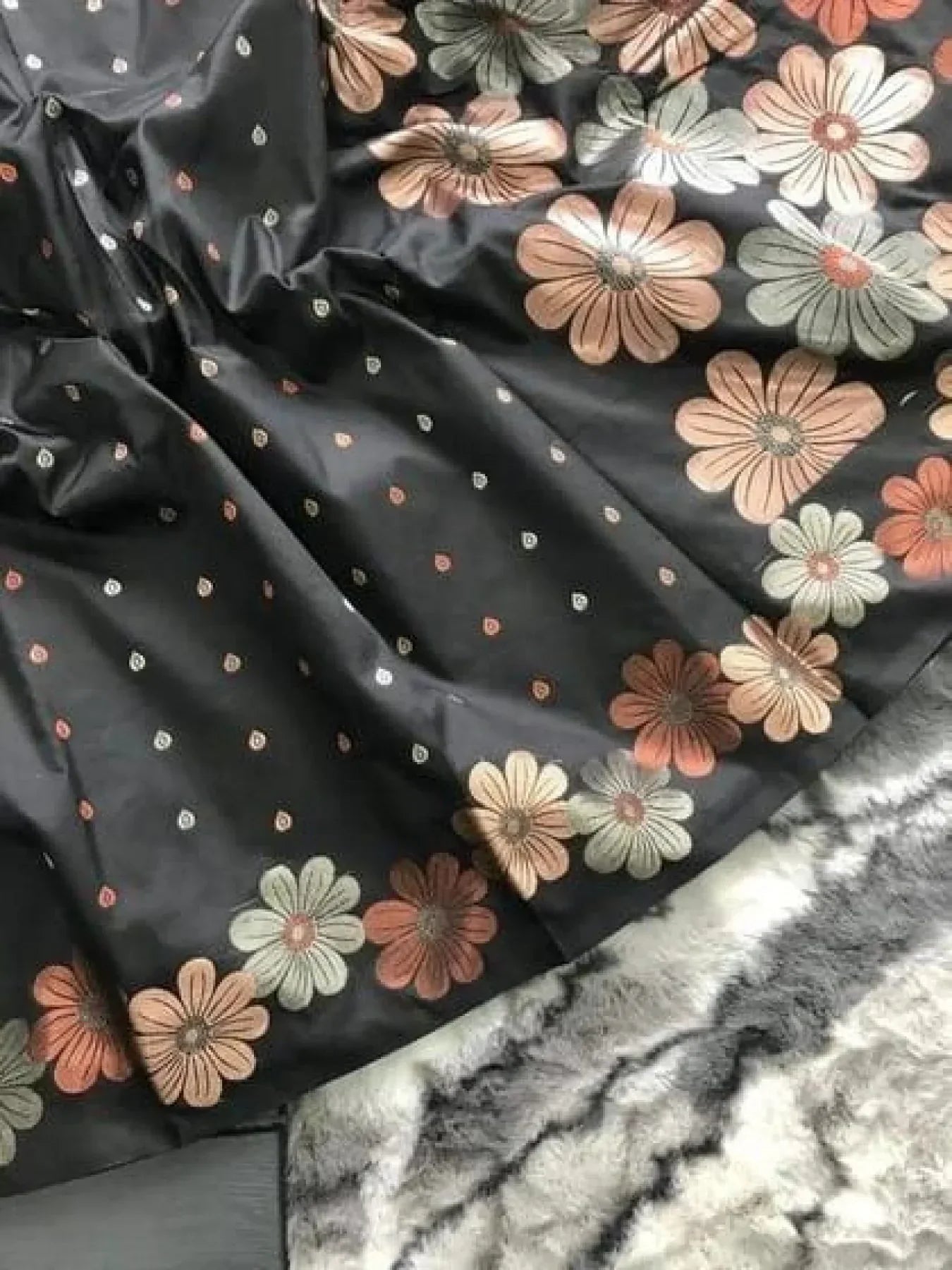 Stunning Soft Lichi Silk Saree With Rich Pallu & Jacquard Blouse
